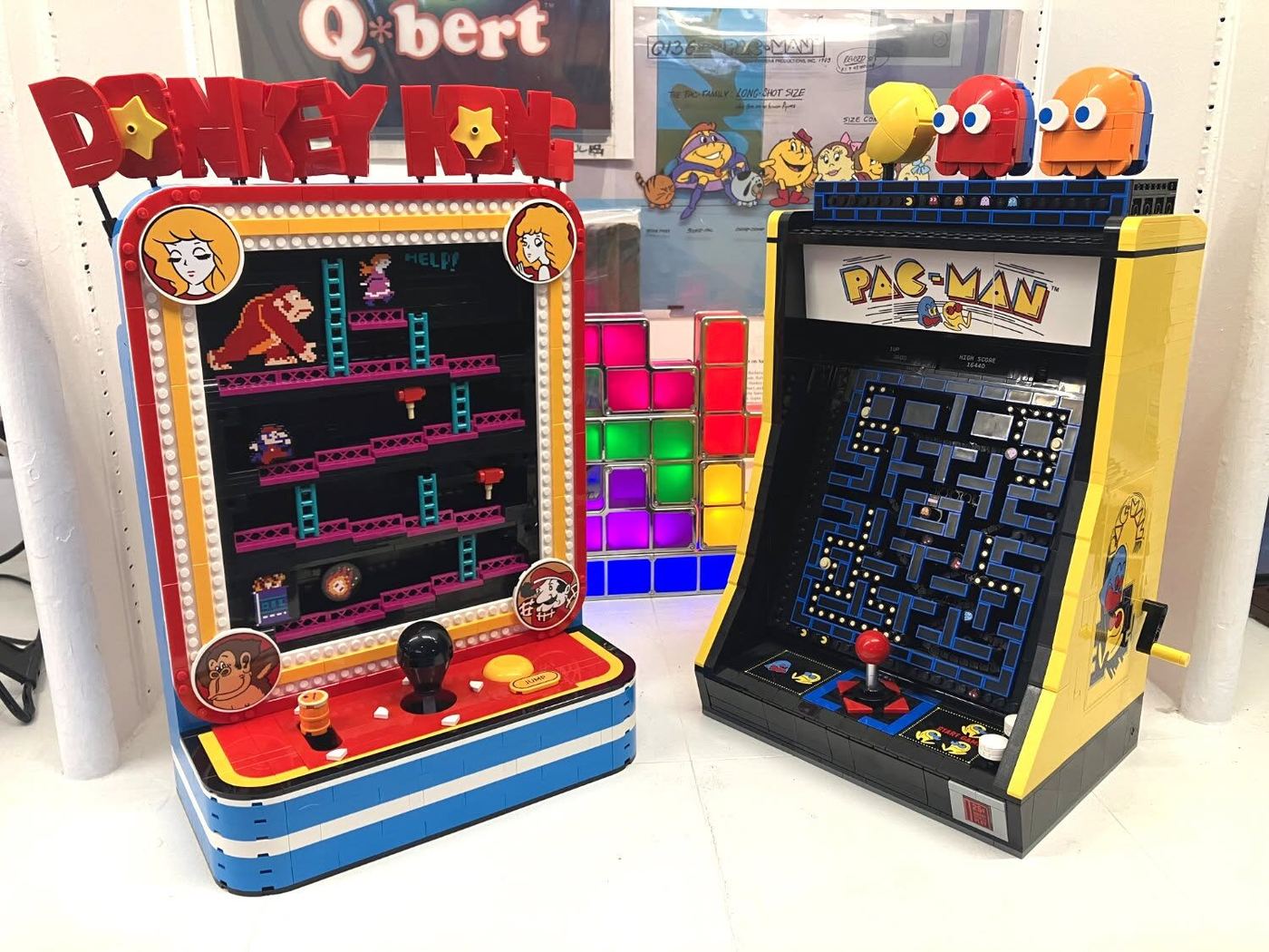 LEGO Donkey Kong and Pac-Man arcade cabinet builds